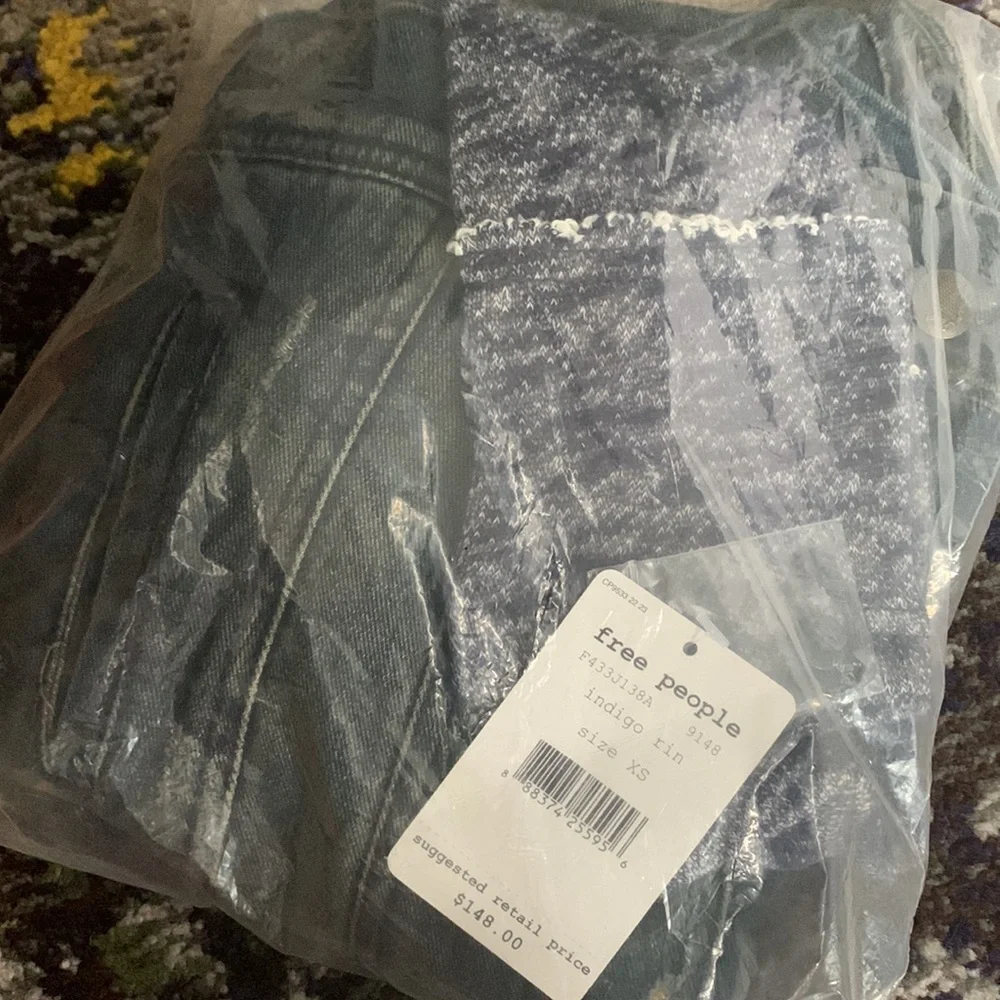 NWT Free People Knit Sleeve Jean Jacket Distressed Denim Blues - Picture 3 of 3